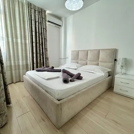 Lovely And - 24h Self Check-in Appartement Tirana