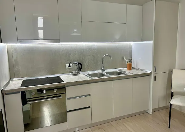 Lovely And - Easy And Efficient Check-in Apartment *