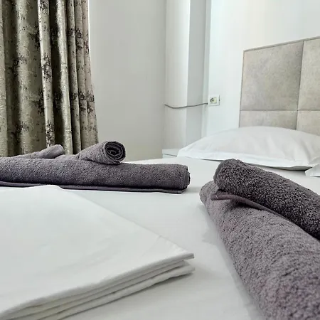 Lovely And - 24h Self Check-in Apartment Tirana