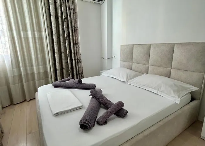 Lovely And - 24h Self Check-in טיראנה