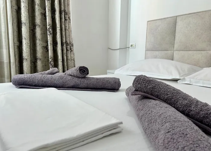 Lovely And - 24h Self Check-in דירה טיראנה